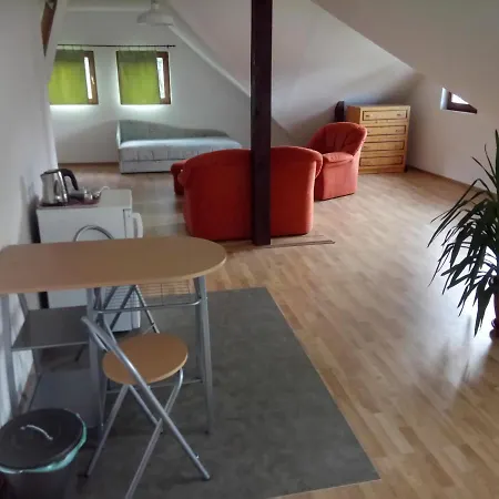 Kutny -chateau Schaal