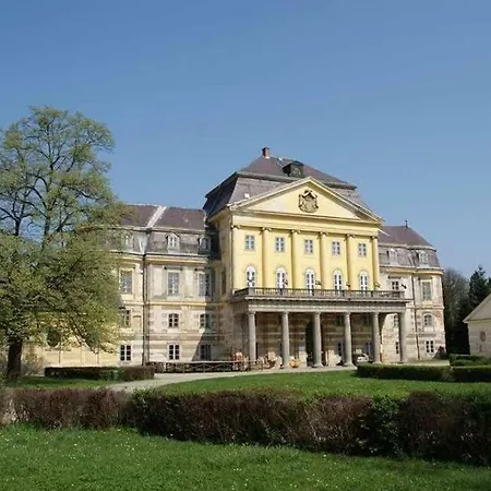 Vilă Kutny -chateau Schaal Hegyhatsal